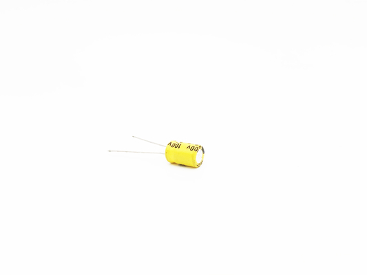 ตัวเก็บประจุอุณหภูมิสูงอลูมิเนียมอิเล็กโทรไลต์สีเหลือง 33UF100V