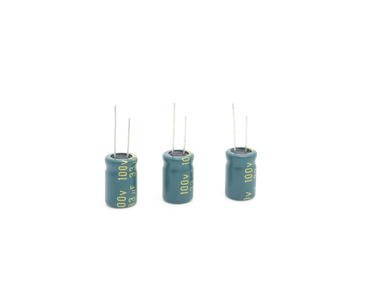 ความถี่สูง 100uF 80V ตัวเก็บประจุอลูมิเนียมอิเล็กโทรลีติค 10X20 มม. 5000 ชั่วโมง