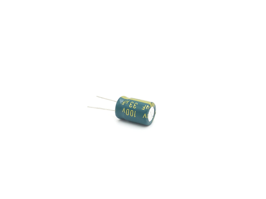ความถี่สูง 100uF 80V ตัวเก็บประจุอลูมิเนียมอิเล็กโทรลีติค 10X20 มม. 5000 ชั่วโมง