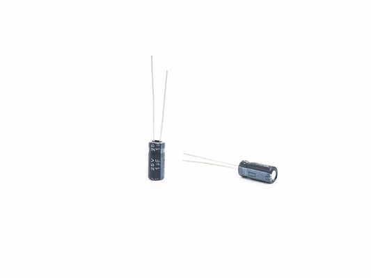 ISO9001 RoHS ตัวเก็บประจุแบบ Radial Lead Electrolytic 1UF25V 5X11mm