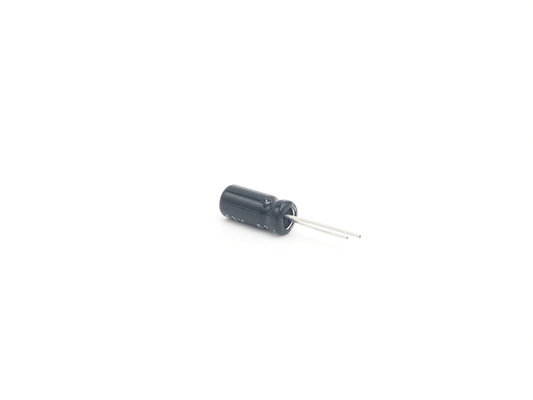 ตัวเก็บประจุขนาดเล็กอุณหภูมิกว้าง 1UF63V Radial Lead Capacitor