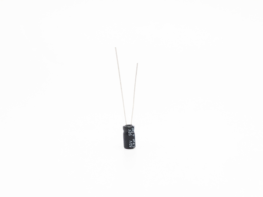 4.7UF50V ตัวเก็บประจุแบบอิเล็กโทรไลต์ขนาดเล็ก 2,000 ชั่วโมง Capacitor อายุการใช้งานยาวนาน