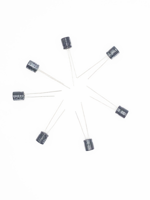 ตัวเก็บประจุอลูมิเนียมอิเล็กโทรลีติคขนาดเล็กสีดำ 47UF 35V TW BOR