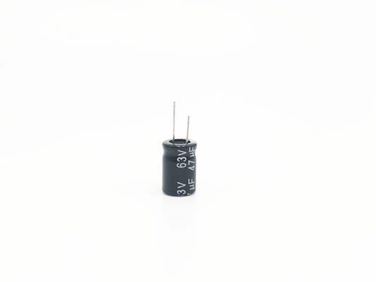 47UF63V ตัวเก็บประจุอลูมิเนียมอิเล็กโทรลีติคขนาดเล็ก 8x12 มม. ความจุขนาดใหญ่