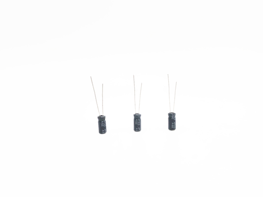 22UF 25V ตัวเก็บประจุอลูมิเนียมอิเล็กโทรลีติคขนาดเล็ก 5X11 มม. RoHS