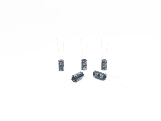 ตัวเก็บประจุอลูมิเนียมอิเล็กโทรลีติค 100UF63V 8X14mm