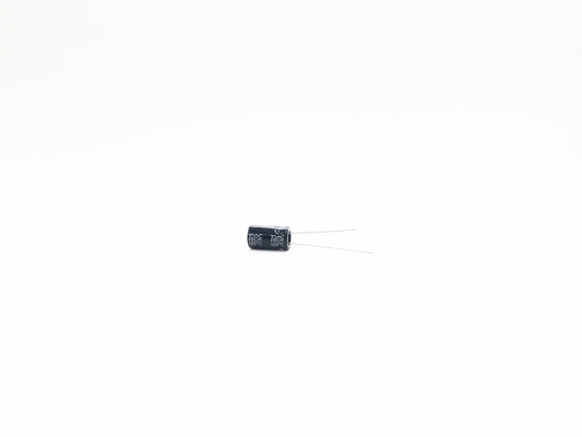 ตัวเก็บประจุอลูมิเนียมอิเล็กโทรลีติค 100UF63V 8X14mm