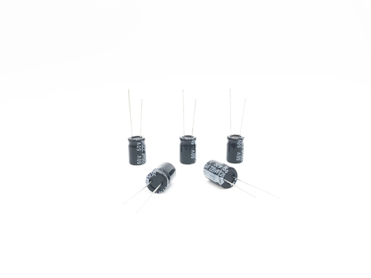 อลูมิเนียม 10X13mm 220uf 50v ตัวเก็บประจุด้วยไฟฟ้า 20% Tolerance