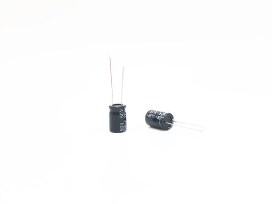 อลูมิเนียม 10X13mm 220uf 50v ตัวเก็บประจุด้วยไฟฟ้า 20% Tolerance