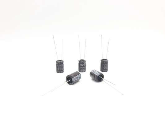 อุณหภูมิกว้าง 22X35MM 10uf 250v Capacitor สำหรับหลอดไฟประหยัดพลังงาน